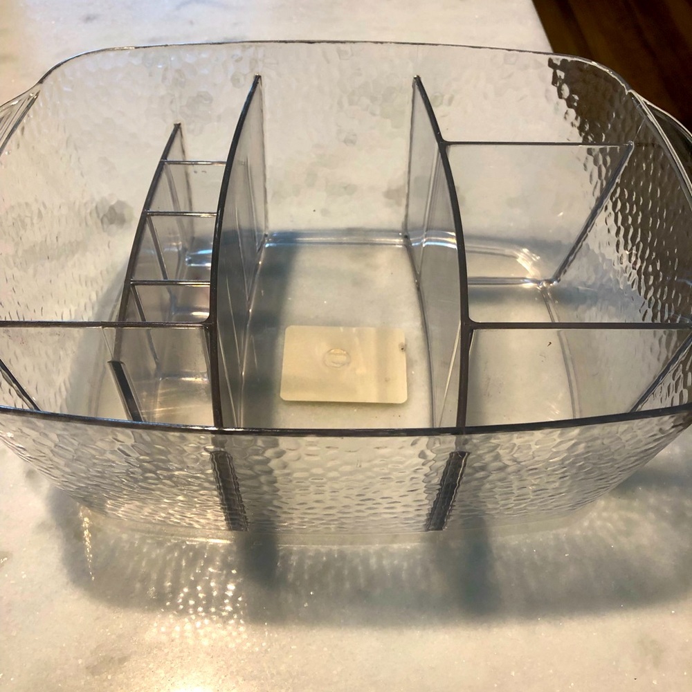 Like New InterDesign Rain Cosmetic Organizer- Clear with Handles